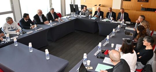 Photo de la salle de réunion avec les services de l'état et les acteurs locaux